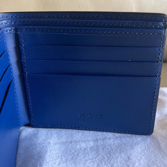 NWT NIB VERSACE MEDUSA BIFOLD WALLET BLUE CALF LEATHER W AUTHENTICATION CARD - Picture 8 of 14